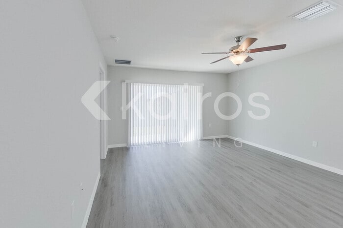 Building Photo - 8611 SW 44th Ct