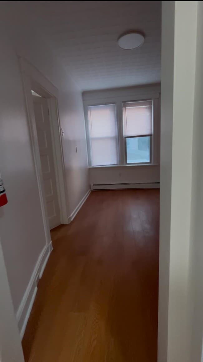 Building Photo - 907 18th St