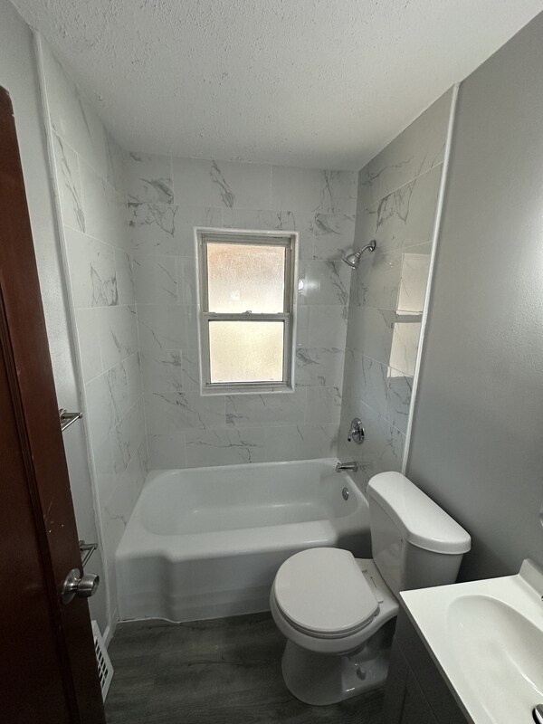 Building Photo - 1475 W Duchesne Dr