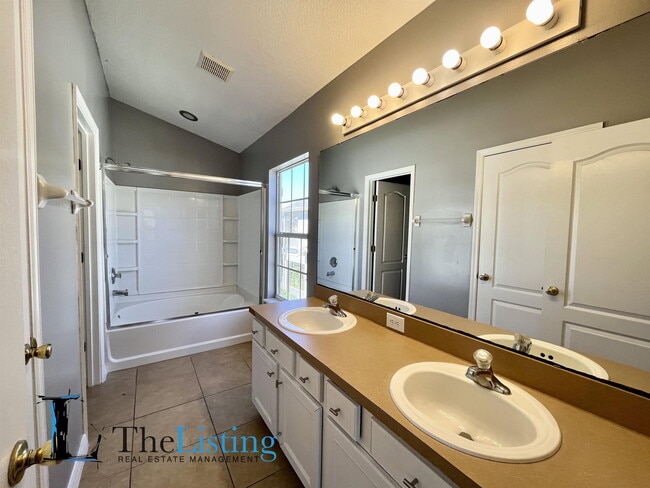 Building Photo - 7125 Red Lantern Dr