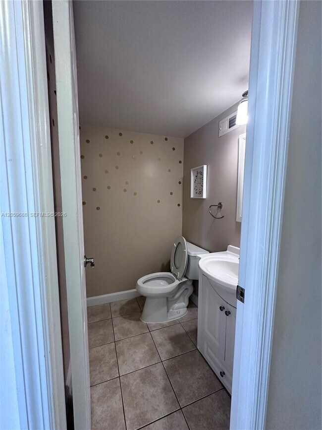 Building Photo - 137 Golden Isles Dr