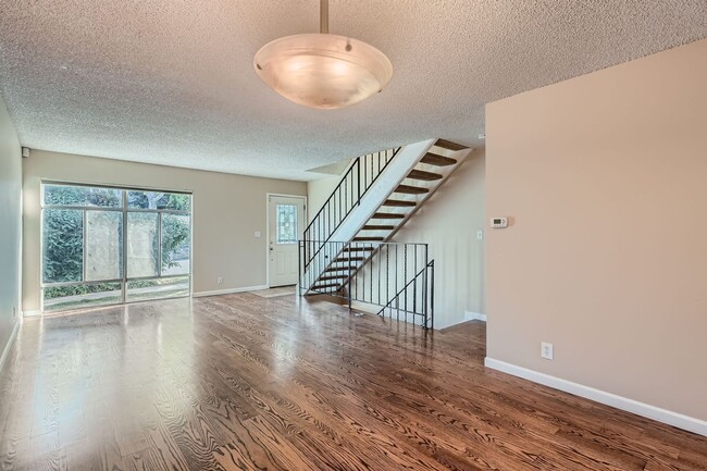 Building Photo - 4452 W Pondview Dr