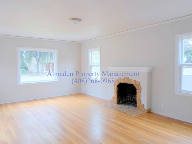 Building Photo - Charming Home in the Heart of Willow Glen! Hardwood Floors!!