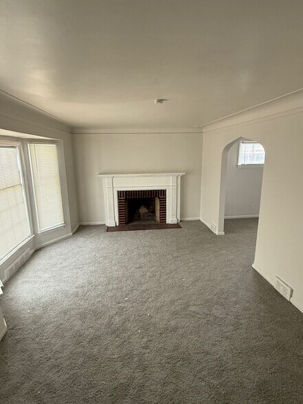 Building Photo - 15082 Rochelle St