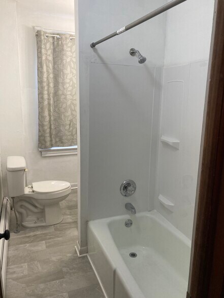 Building Photo - 78 E Main St