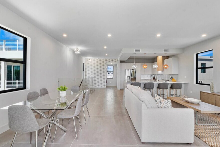 Building Photo - 99 Seaside Ave