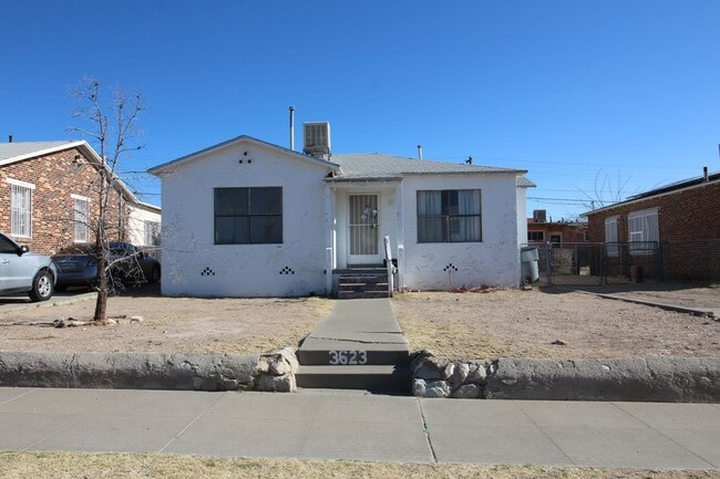 Building Photo - MINUTES FROM FORT BLISS!!