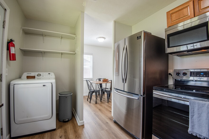 Building Photo - 1110 Cedarbrook Dr