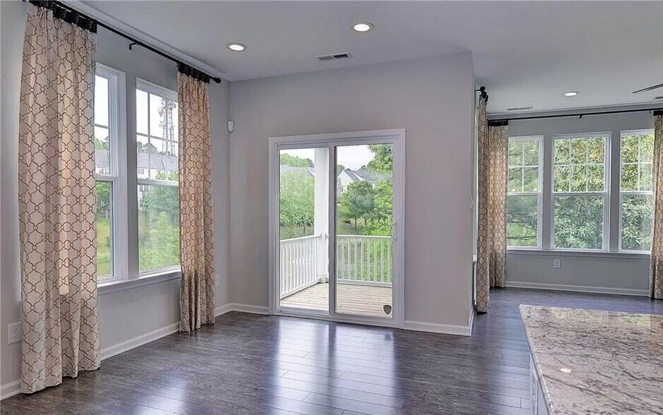 Building Photo - 4715 Minutemen Way