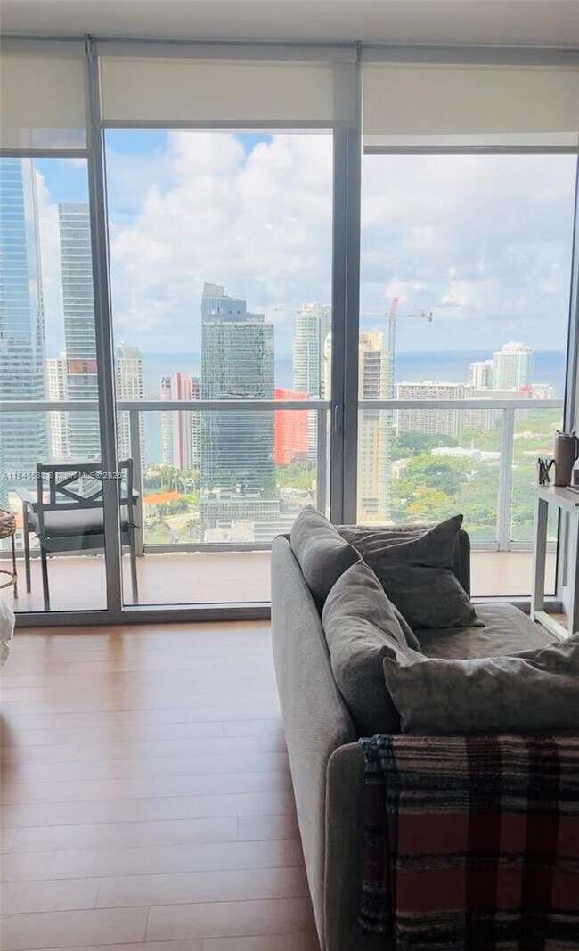 Building Photo - 1060 Brickell Ave