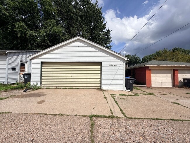 Building Photo - 1227 4th St