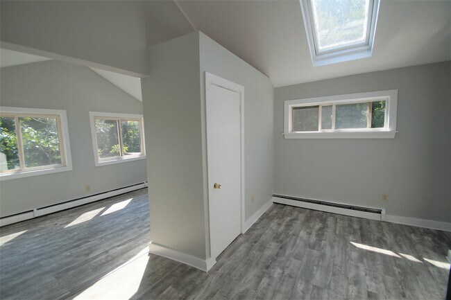 Building Photo - 30 Coburn St
