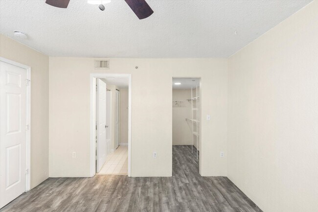 Building Photo - 2 Bedroom 2 Bathroom in the Salt Ponds Con...