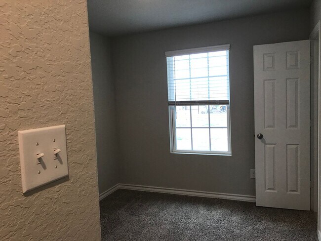 Building Photo - Townhome for rent