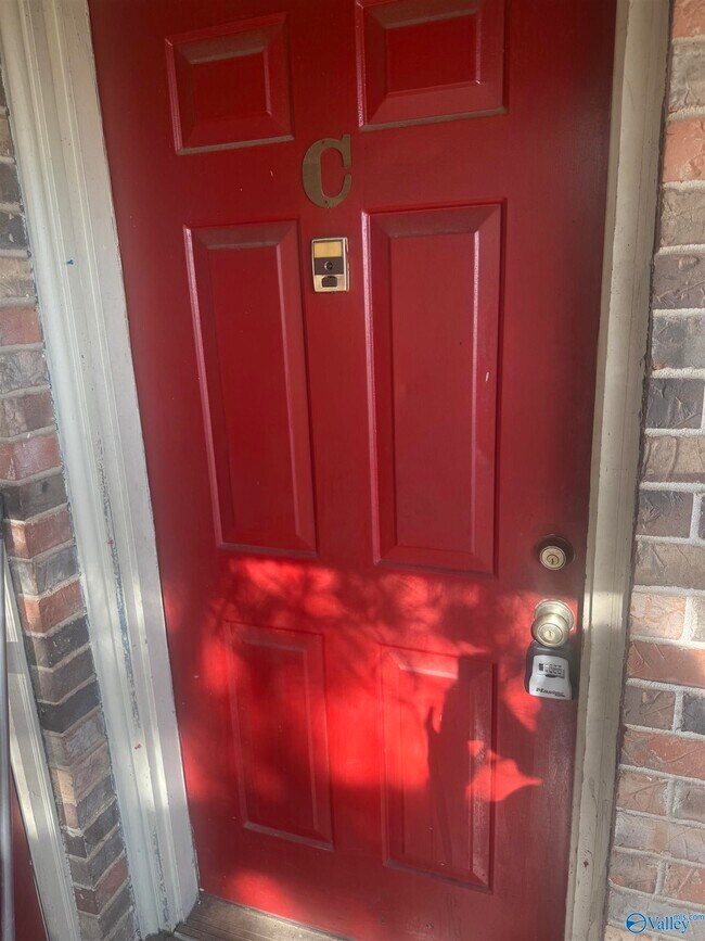 Building Photo - 4500 Bonnell Dr NW