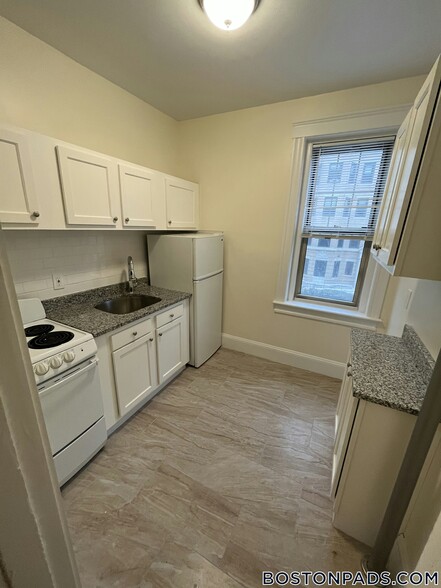 Primary Photo - 25 Park Dr