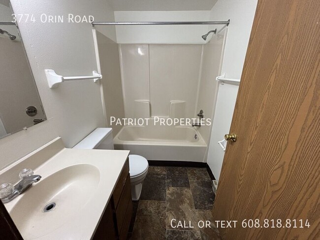 Building Photo - 1 bed/1 bath plus den in Madison, WI!