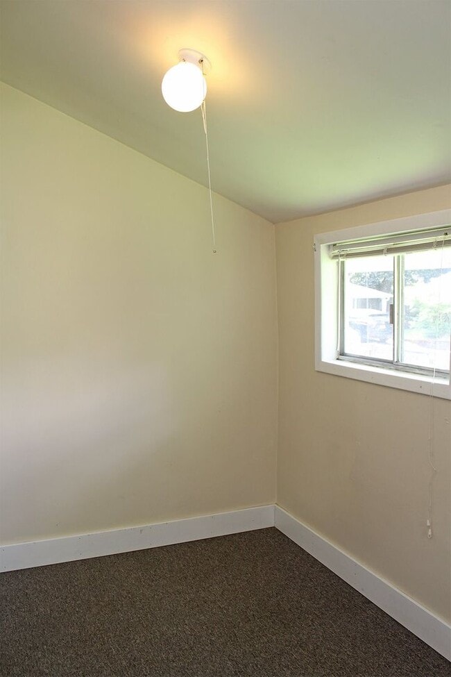 Building Photo - 2257 SE 43rd Ave
