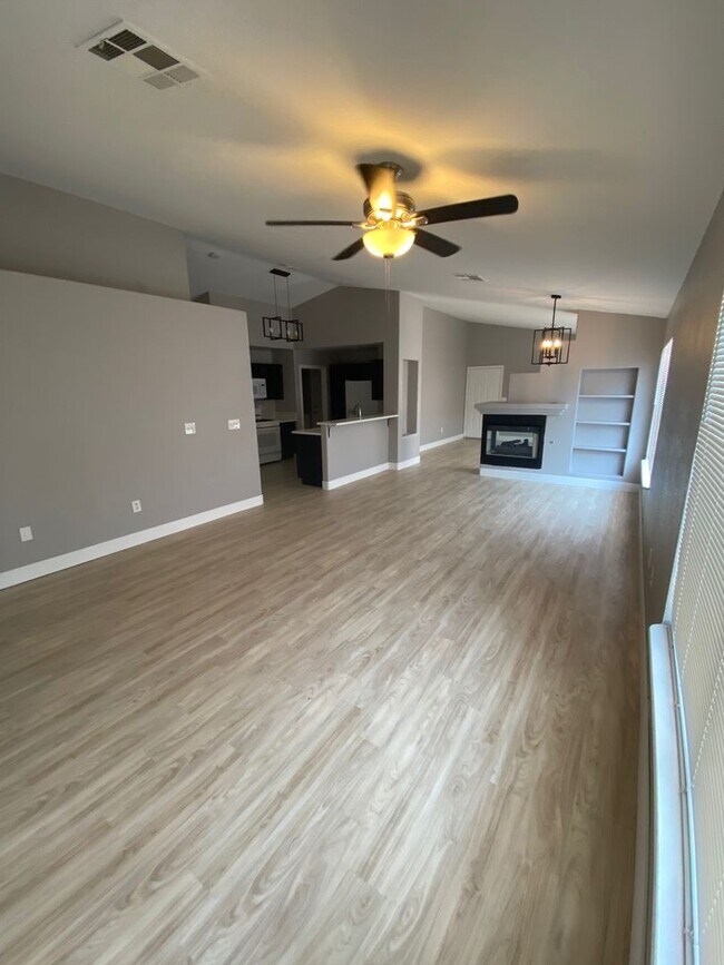 Building Photo - 127 Newburg Ave