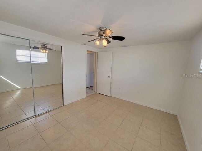 Building Photo - 5912 Della Dr