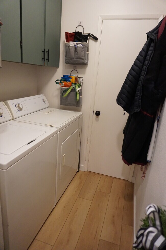 Laundry - 16572 SW 10th St