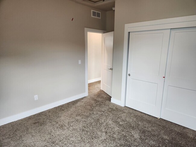Building Photo - Newer single family home in Painted Prairie.