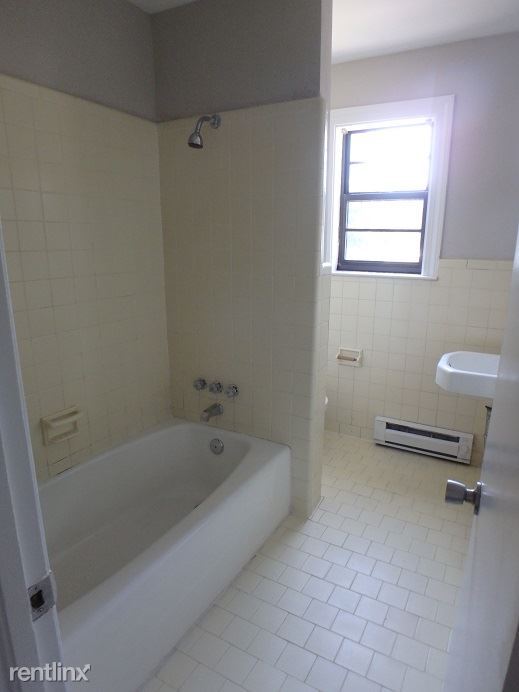 Building Photo - 2 br, 1 bath  - Hunting Ridge Apartments