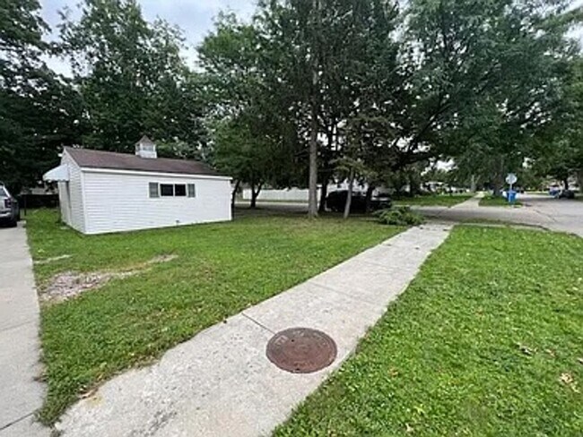 Building Photo - Fully Remodeled 3-Bedroom Home in Dearborn Heights — Great Location, Ready for You