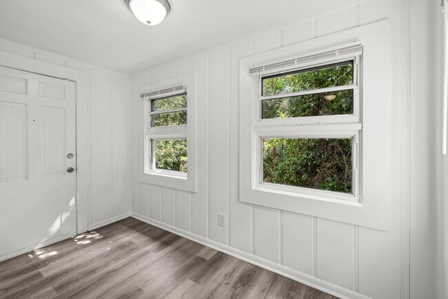 Building Photo - Beautiful Eastlake Bungalow