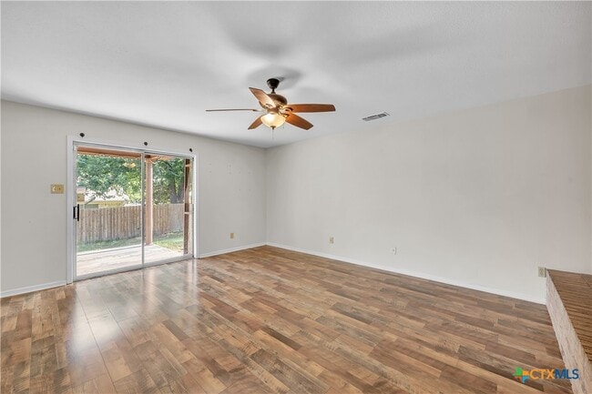 Building Photo - 613 Manning Dr