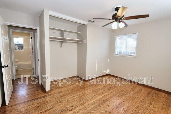 Building Photo - 10624 Chardonay Dr