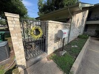 Building Photo - 900 N Austin St