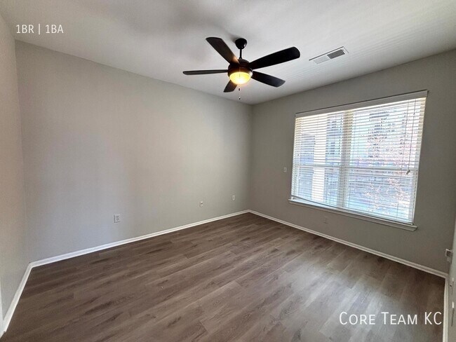 Building Photo - 701 Westport Rd