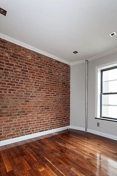 Building Photo - Second Avenue