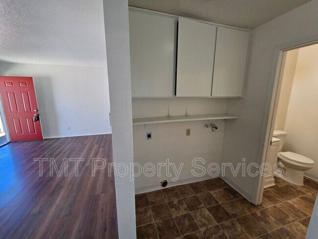 Building Photo - 228 McFarland St