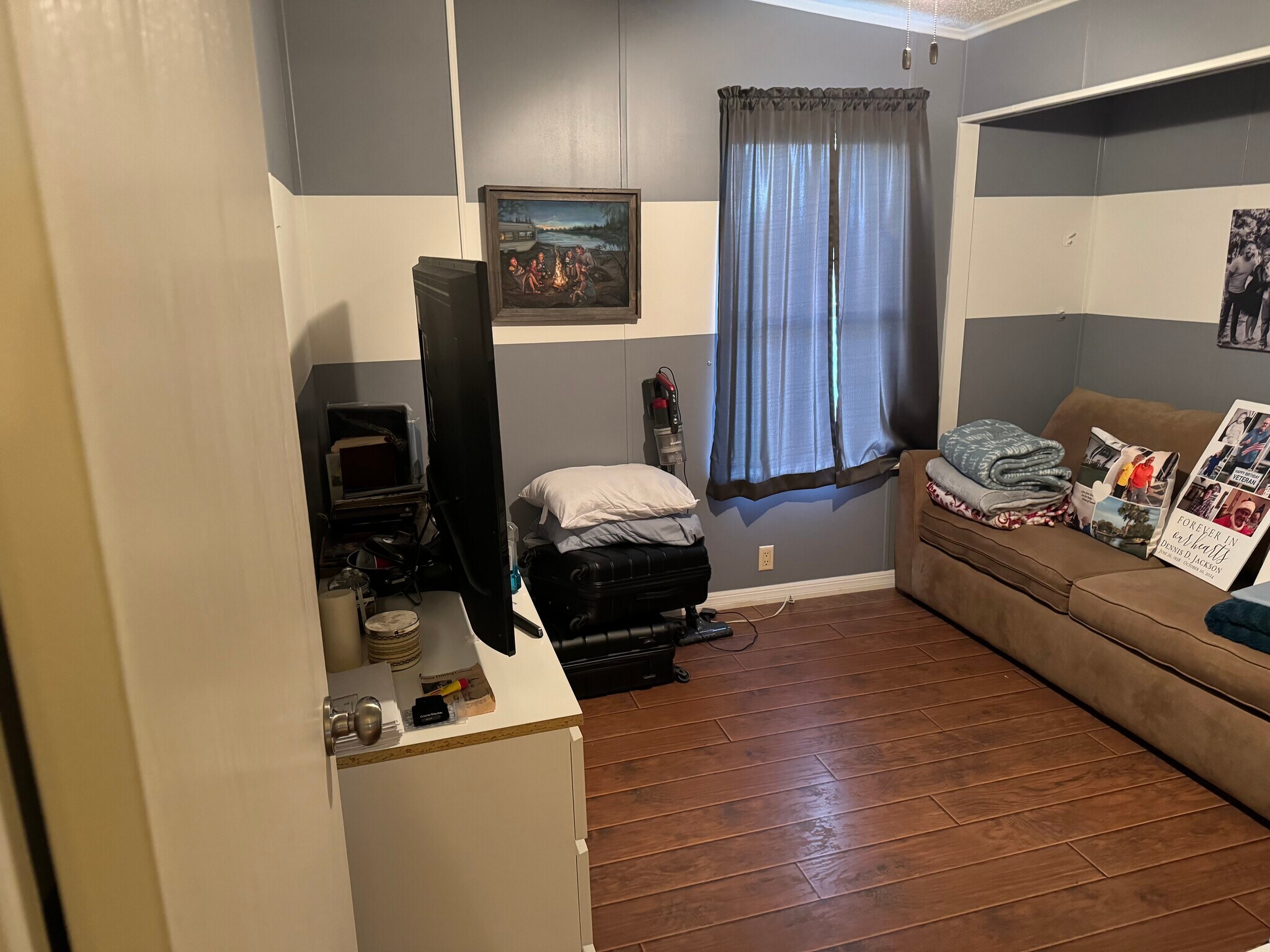Guest room - 478 Tall Oak Rd