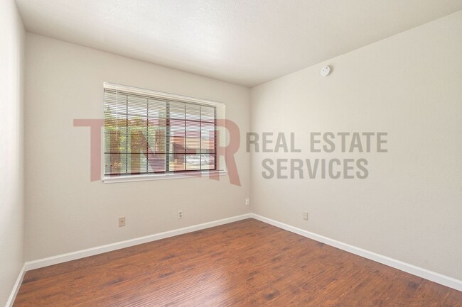 Building Photo - Spacious Home in Tiogawoods Neighborhood!