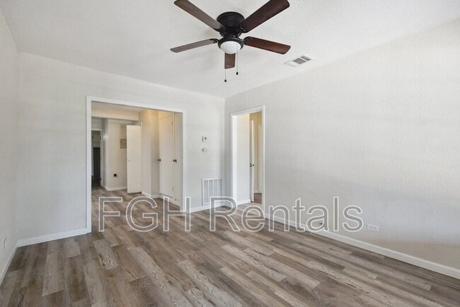 Building Photo - 2215 Hays St