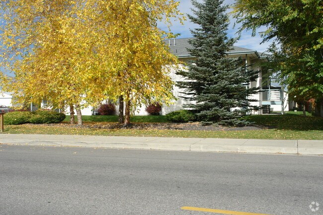 Building Photo - Kari Glen Apartments