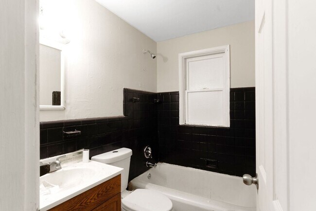 Building Photo - Charming 2BR House in Saint Louis