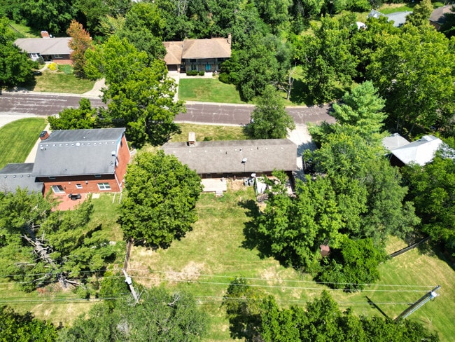 Building Photo - 2400 Ridgefield Rd
