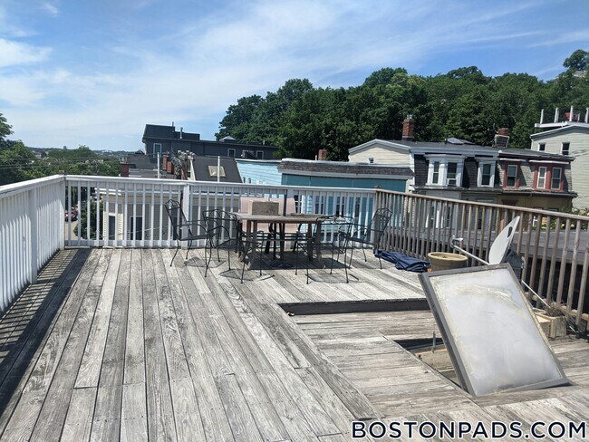 Building Photo - 130 G St