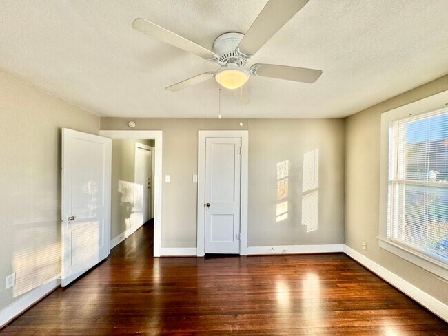 Building Photo - 1-Bedroom, 1-Bath Apartment in Junius Heights
