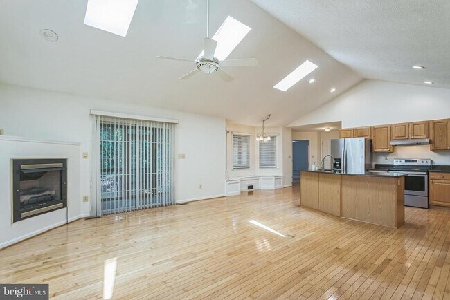 Building Photo - 14610 Balsam Ct