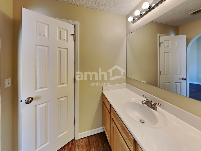 Building Photo - 2768 Whispering Trails Dr