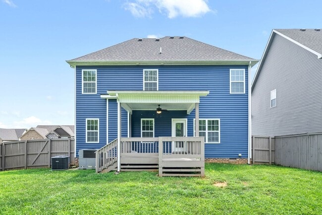Building Photo - Pet Friendly Three Bedroom with Bonus!