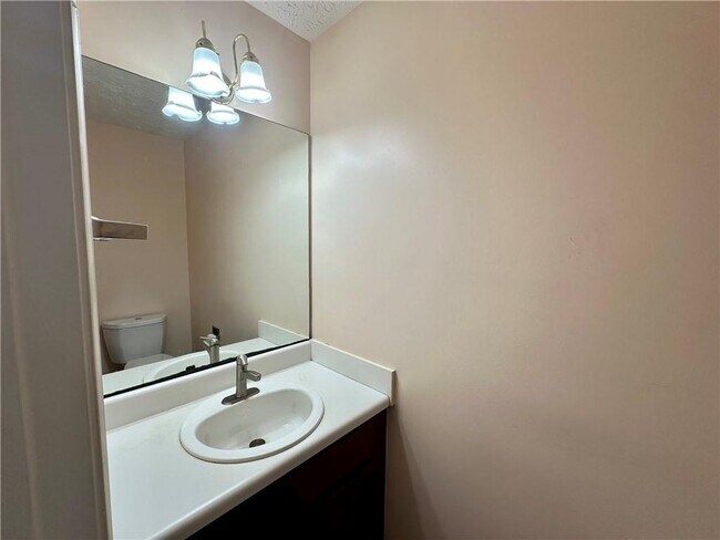 Building Photo - 665 Walnut Creek Dr NW