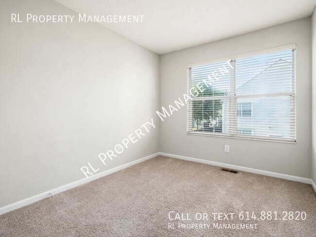 Building Photo - Spacious 3 bedroom 2.5 bathroom condo in W...
