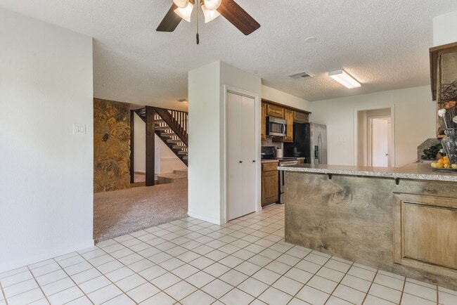 Building Photo - 15175 Diana Ln
