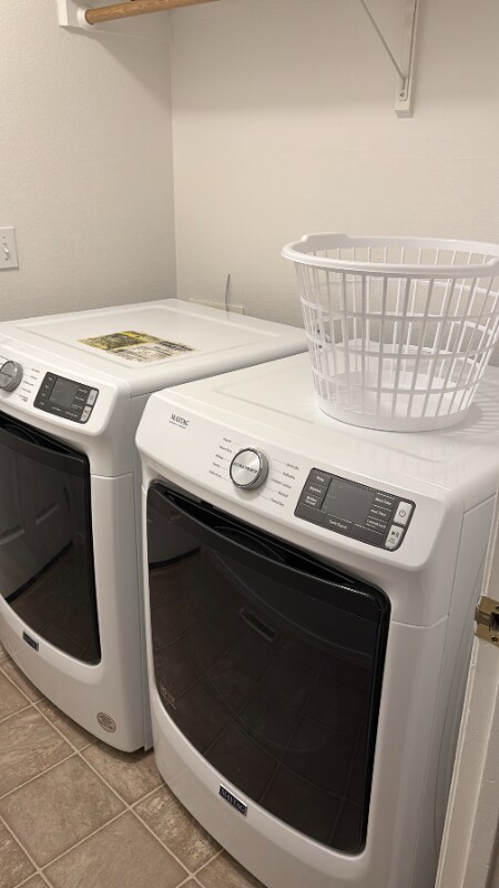 Building Photo - 1319 W Hasket Cir